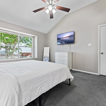 4 Bedroom Suburban Dream House - Seaworld-6Flags-Medcenter - Sleeps 10 San Antonio Exterior photo