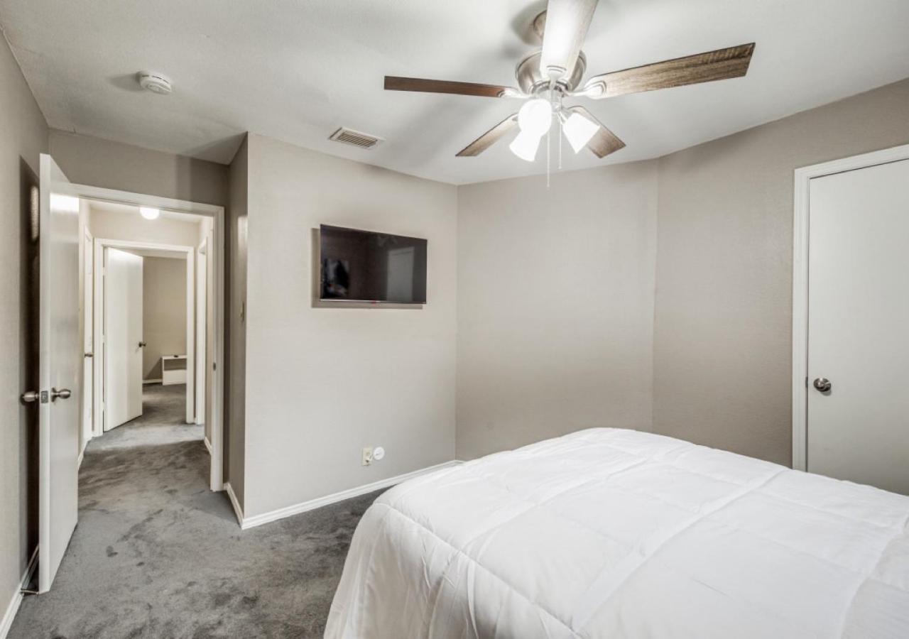 4 Bedroom Suburban Dream House - Seaworld-6Flags-Medcenter - Sleeps 10 San Antonio Exterior photo