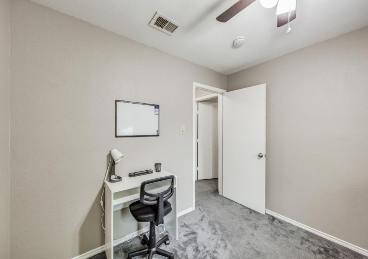 4 Bedroom Suburban Dream House - Seaworld-6Flags-Medcenter - Sleeps 10 San Antonio Exterior photo