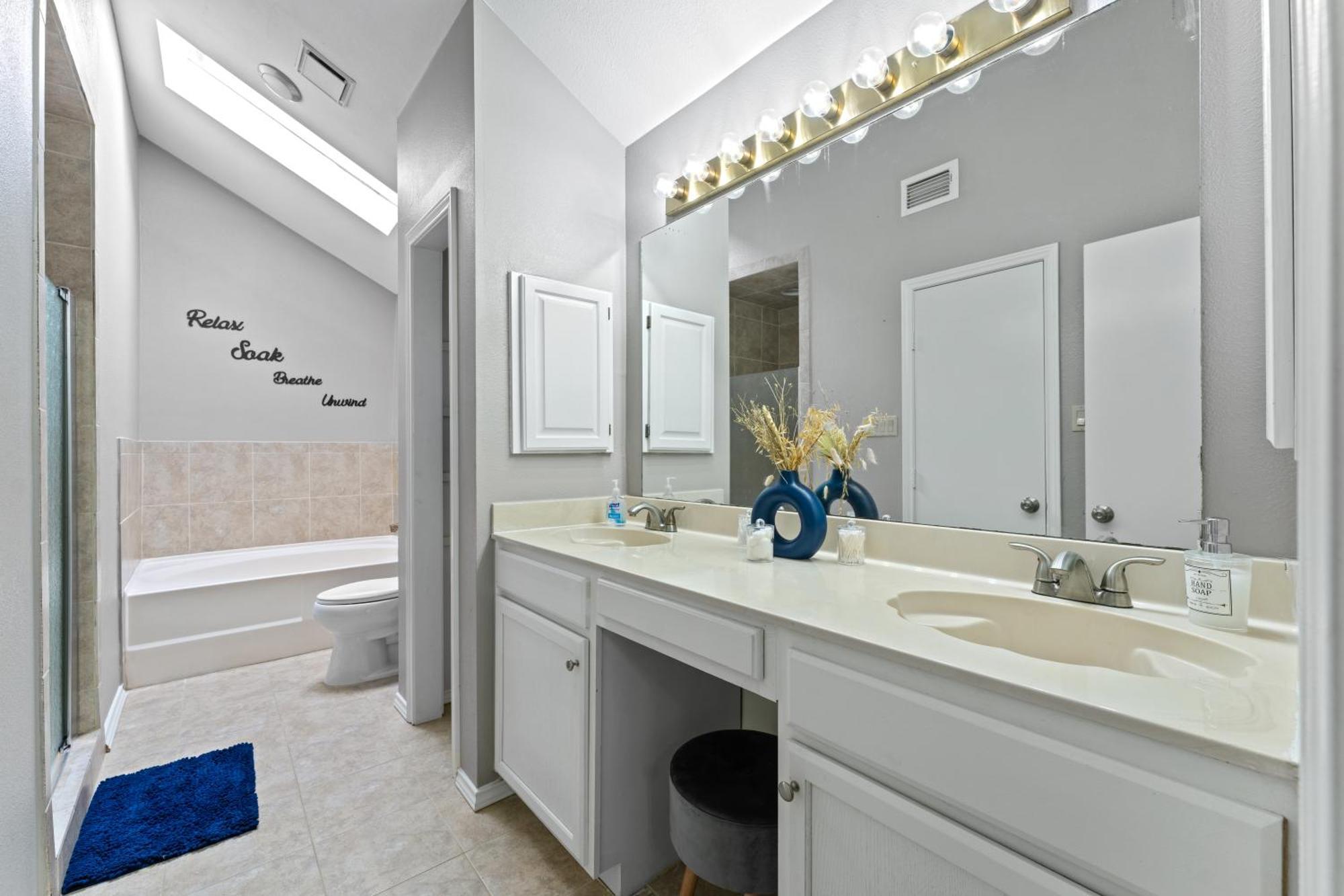 4 Bedroom Suburban Dream House - Seaworld-6Flags-Medcenter - Sleeps 10 San Antonio Exterior photo