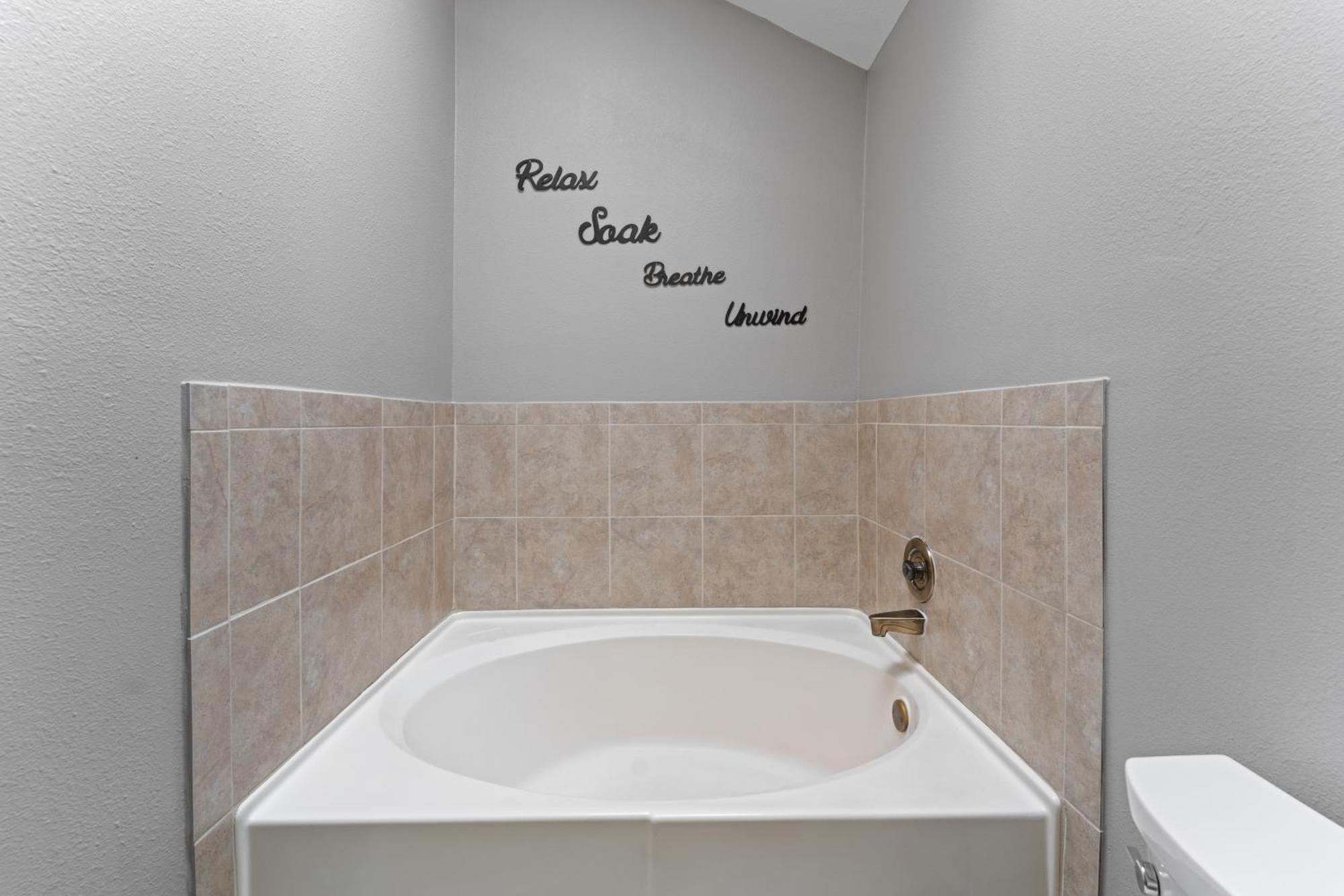 4 Bedroom Suburban Dream House - Seaworld-6Flags-Medcenter - Sleeps 10 San Antonio Exterior photo