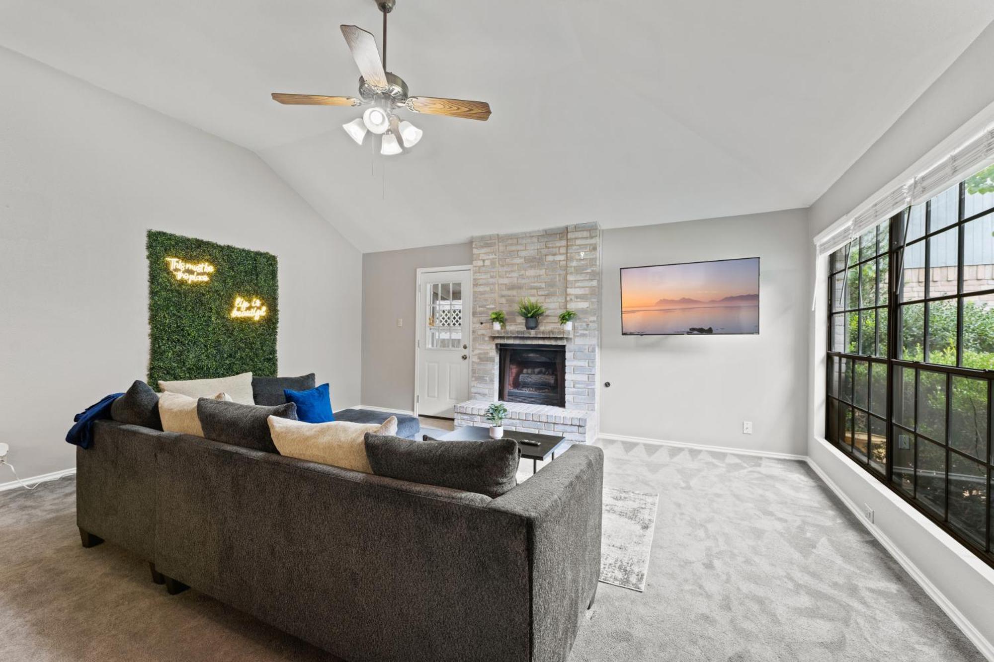 4 Bedroom Suburban Dream House - Seaworld-6Flags-Medcenter - Sleeps 10 San Antonio Exterior photo